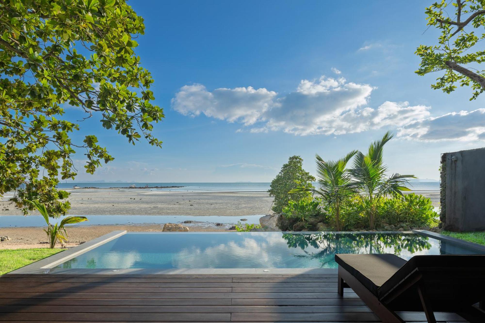 Vows Beachfront Hotel 3*