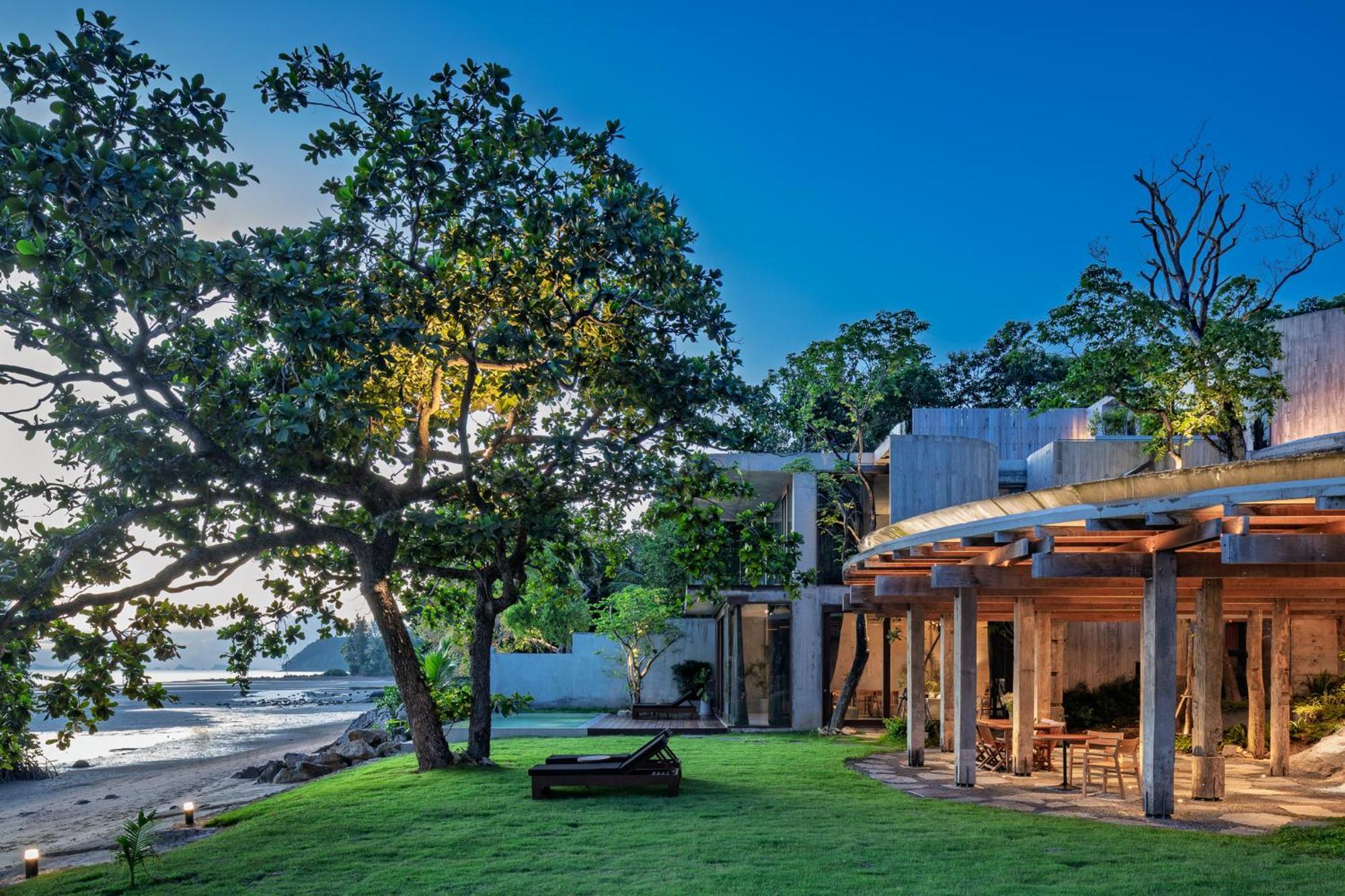 Hotel Vows Beachfront 3*